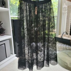 Victoria's Secret Lace Skirt Overlay - NEW WITH TAGS (Small)